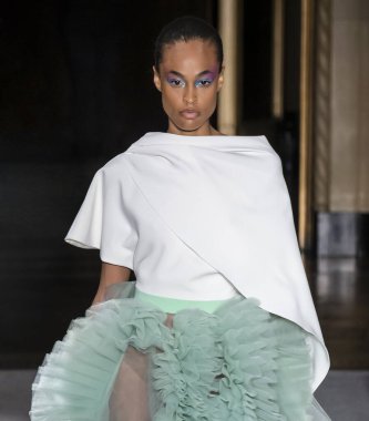 Christian Siriano 2020 Yaz Pist Şovu