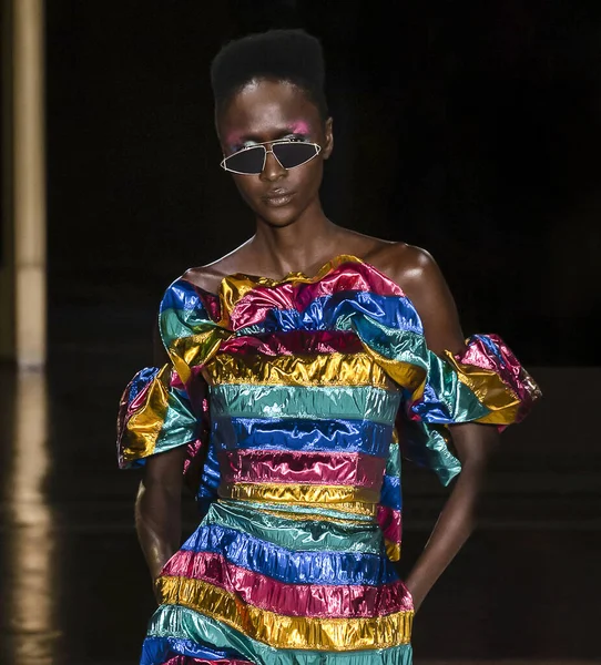 Christian Siriano 2020 Primavera Verano Pasarela Show — Foto de Stock