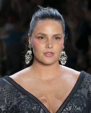 Tadashi Shoji 2020 Yaz Pist Şovu