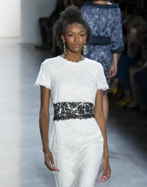 Tadashi Shoji 2020 Yaz Pist Şovu