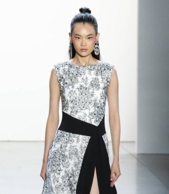 Tadashi Shoji 2020 Yaz Pist Şovu