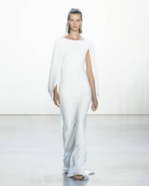 Tadashi Shoji 2020 Yaz Pist Şovu