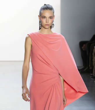 Tadashi Shoji 2020 Yaz Pist Şovu