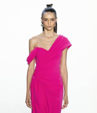 Tadashi Shoji 2020 Yaz Pist Şovu