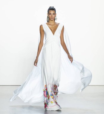 Tadashi Shoji 2020 Yaz Pist Şovu