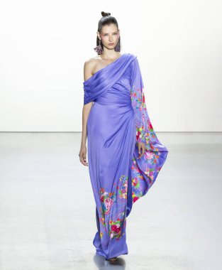 Tadashi Shoji 2020 Yaz Pist Şovu