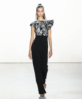 Tadashi Shoji 2020 Yaz Pist Şovu