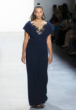 Tadashi Shoji 2020 Yaz Pist Şovu