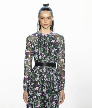 Tadashi Shoji 2020 Yaz Pist Şovu