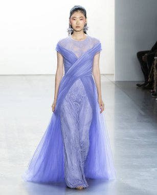 Tadashi Shoji 2020 Yaz Pist Şovu