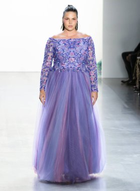 Tadashi Shoji 2020 Yaz Pist Şovu