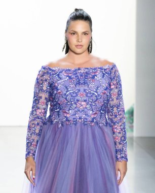 Tadashi Shoji 2020 Yaz Pist Şovu