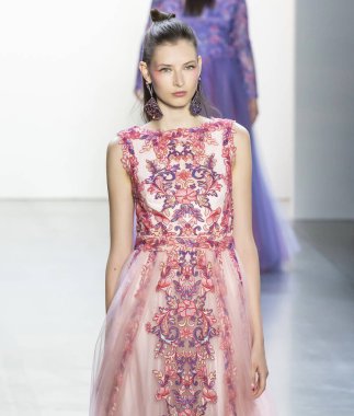 Tadashi Shoji 2020 Yaz Pist Şovu