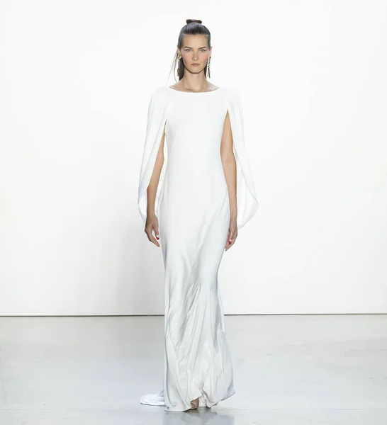 Tadashi Shoji 2020 Spring Summer Runway Show — Stockfoto