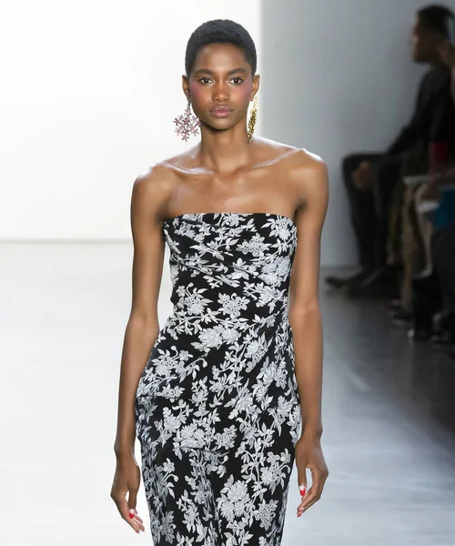 Tadashi shoji 2020 frühling sommer laufsteg show — Stockfoto