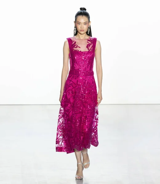 Tadashi Shoji 2020 Spring Summer Runway Show — Stock Photo, Image