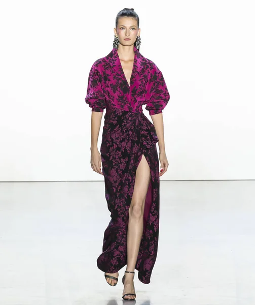 Tadashi shoji 2020 frühling sommer laufsteg show — Stockfoto