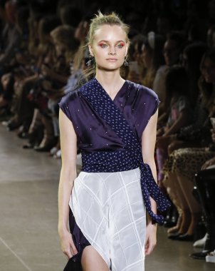 Nicole Miller 2020 Yaz Pist Şovu