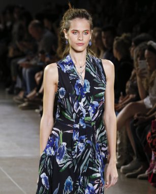 Nicole Miller 2020 Yaz Pist Şovu