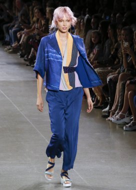 Nicole Miller 2020 Yaz Pist Şovu