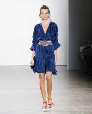 Nicole Miller 2020 Yaz Pist Şovu