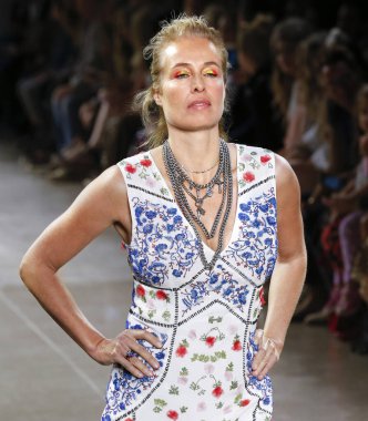 Nicole Miller 2020 Yaz Pist Şovu