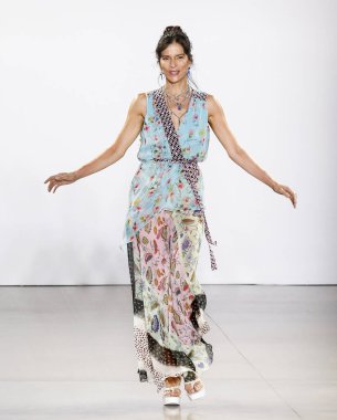 Nicole Miller 2020 Yaz Pist Şovu