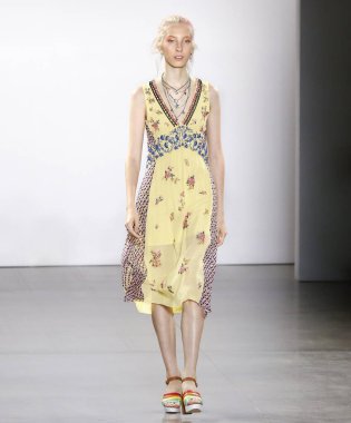 Nicole Miller 2020 Yaz Pist Şovu