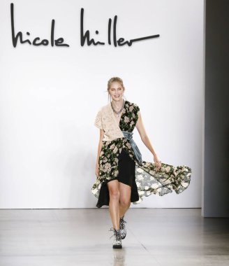 Nicole Miller 2020 Yaz Pist Şovu