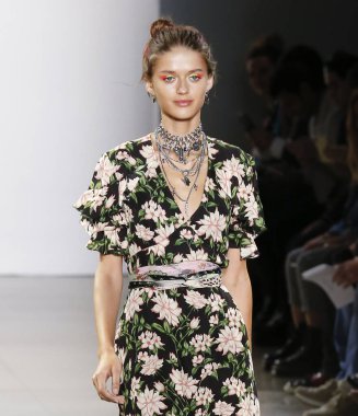 Nicole Miller 2020 Yaz Pist Şovu