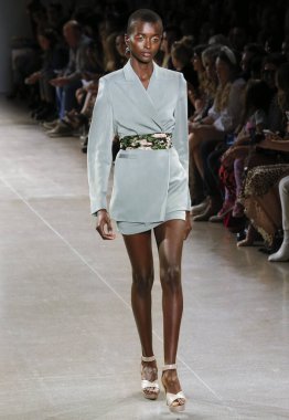 Nicole Miller 2020 Yaz Pist Şovu