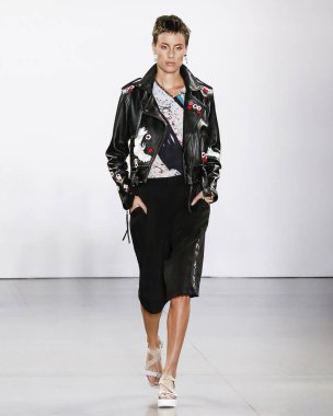 Nicole Miller 2020 Yaz Pist Şovu