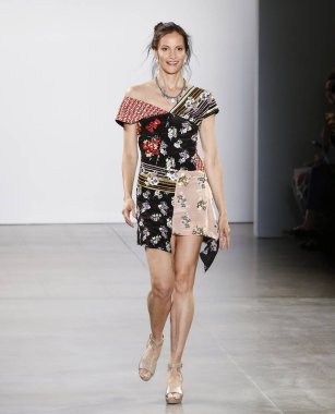 Nicole Miller 2020 Yaz Pist Şovu