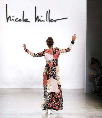 Nicole Miller 2020 Yaz Pist Şovu