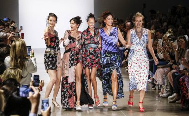 Nicole Miller 2020 Yaz Pist Şovu