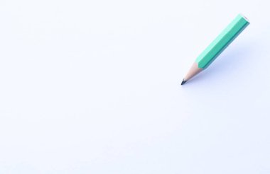 beyaz arkaplanda bir kalem