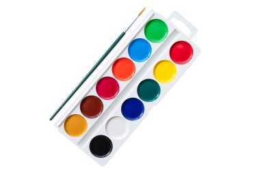 İzole edilmiş beyaz arkaplanda suluboya boya boya ve fırça