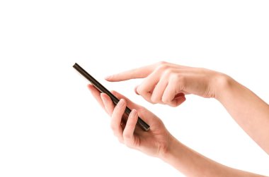 Kadın elinde bir akıllı telefon tutuyor ve ekranda tıklıyor. izole edilmiş beyaz arkaplan