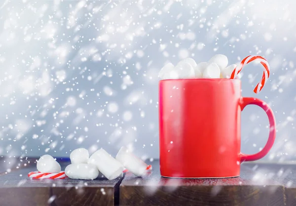 Une Tasse Rouge Avec Chocolat Chaud Sur Une Table Bois — Photo