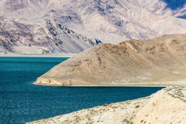 Tacikistan, Pamir 'deki Yashikul Gölü' nün güzel manzarası