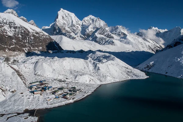 GOKYO, NEPAL - CIRCA OCTOBER 2013: beautiful view of the Himalayas and Gokyo from Gokyo Ri circa October 2013 in Gokyo. — Stock Image Gokyo Nepal Circa October 2013 Beautiful View Himalayas Gokyo Gokyo Stock Photo