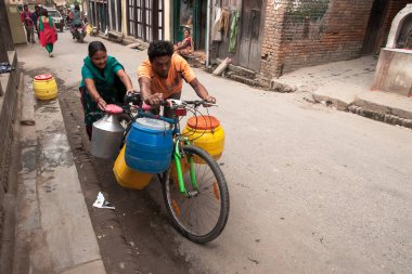 BHANDAR, NEPAL - CIRCA ECTOBER 2013: Bhandar köylüleri Ekim 2013 'te Bhandar' da.