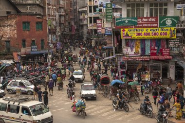 KATHMANDU, NEPAL - CIRCA EKİM 2013: Kathmand sokaklarında sosyal hayat