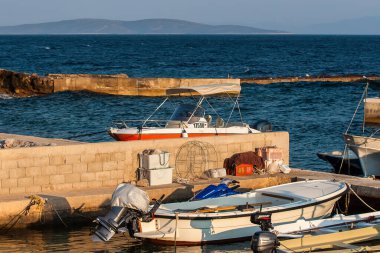 Hırvatistan 'ın Hvar adasındaki Zavala' dan güzel manzara Eylül 2016 'da Hvar' da.