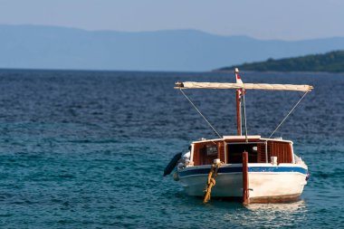 Hırvatistan 'ın Hvar adasındaki Zavala' dan güzel manzara Eylül 2016 'da Hvar' da.