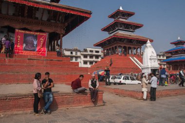 Jiri, Ekim 2013 'te Jiri' de Everest Ana Kampı 'na yürüyüş yapabileceğiniz bir köydür..