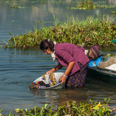 POKHARA, NEPAL - CIRCA NOVEMBER 2013: Pokhara 'da günlük yaşam Kasım 2013 sıralarında Pokhara' da.