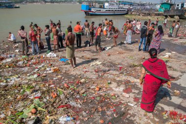 CALCUTTA, INDIA - CIRCA NOVEMBER 2013: Kalküta ghatları Kasım 2013 dolaylarında Kalküta 'da.