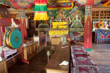 KHARIKHOLA, NEPAL - CIRCA ECTOBER 2013: Ekim 2013 'te Kharikhola' da Budist gompa 'nın iç kesimi.