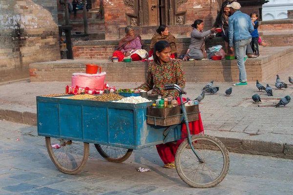 Street Trading Jest Podstawową Formą Sprzedaży Nepalu Około Listopada 2013 — Zdjęcie stockowe